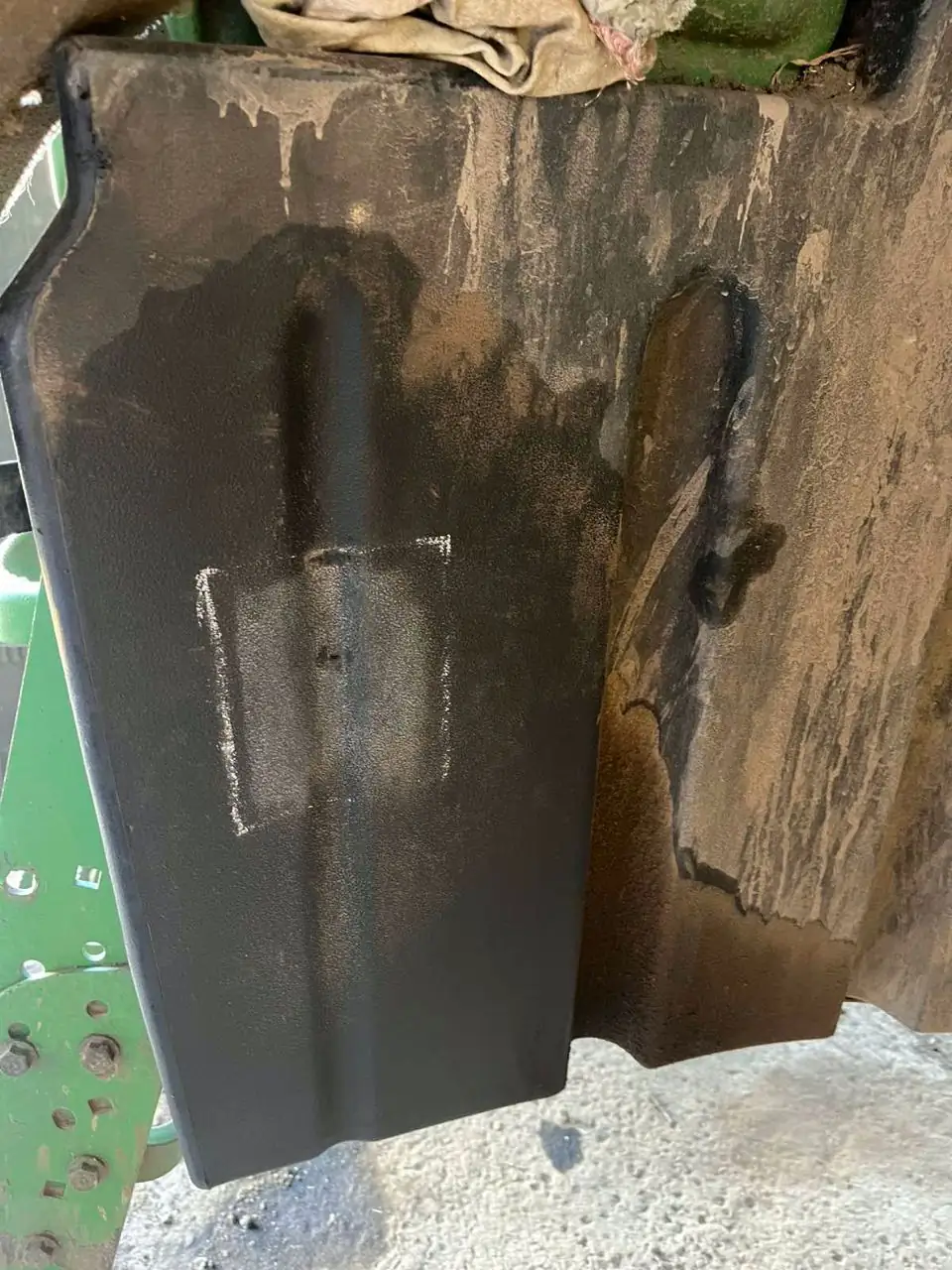 Foto 12 der Reparatur — Kraftstofftank-Reparatur John Deere 8430 — Riss