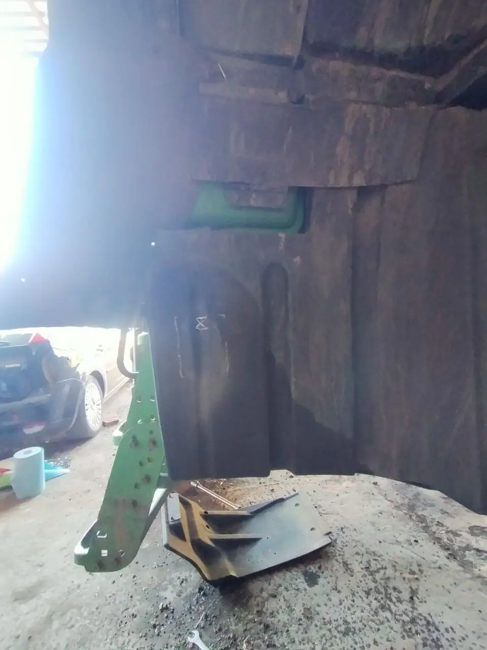 Foto 9 der Reparatur — Kraftstofftank-Reparatur John Deere 8430 — Riss