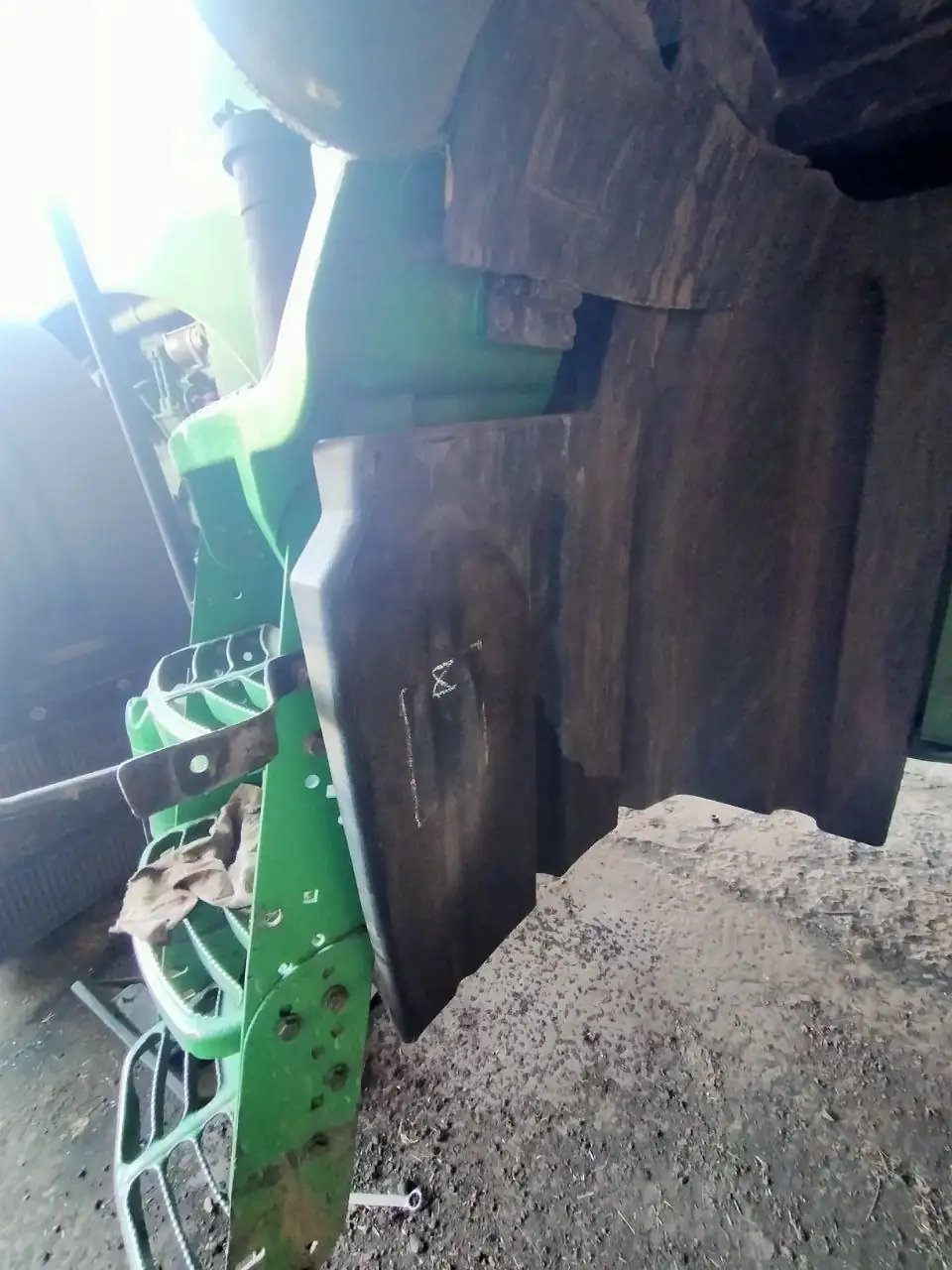 Foto 8 der Reparatur — Kraftstofftank-Reparatur John Deere 8430 — Riss