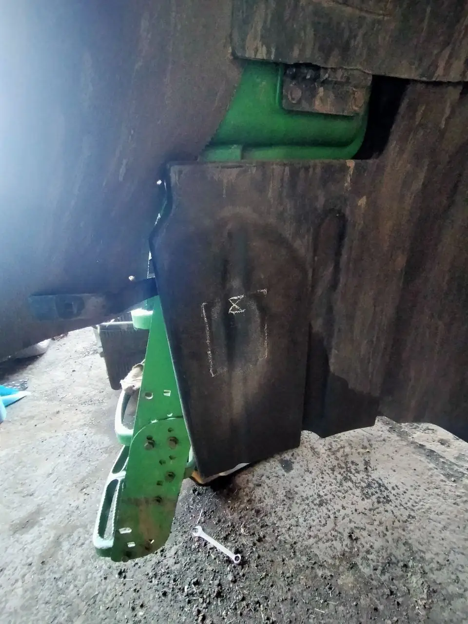 Foto 7 der Reparatur — Kraftstofftank-Reparatur John Deere 8430 — Riss