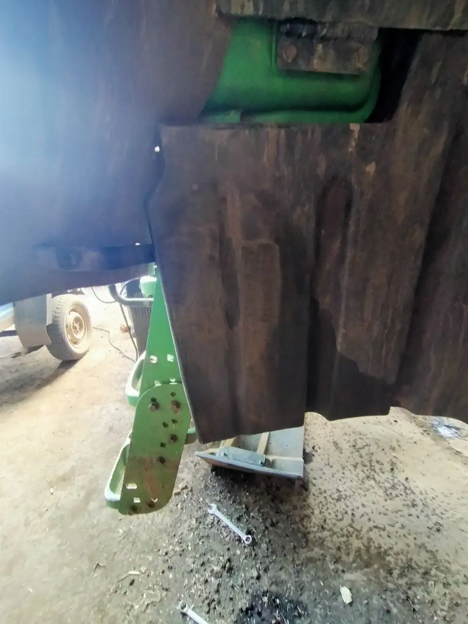Foto 5 der Reparatur — Kraftstofftank-Reparatur John Deere 8430 — Riss