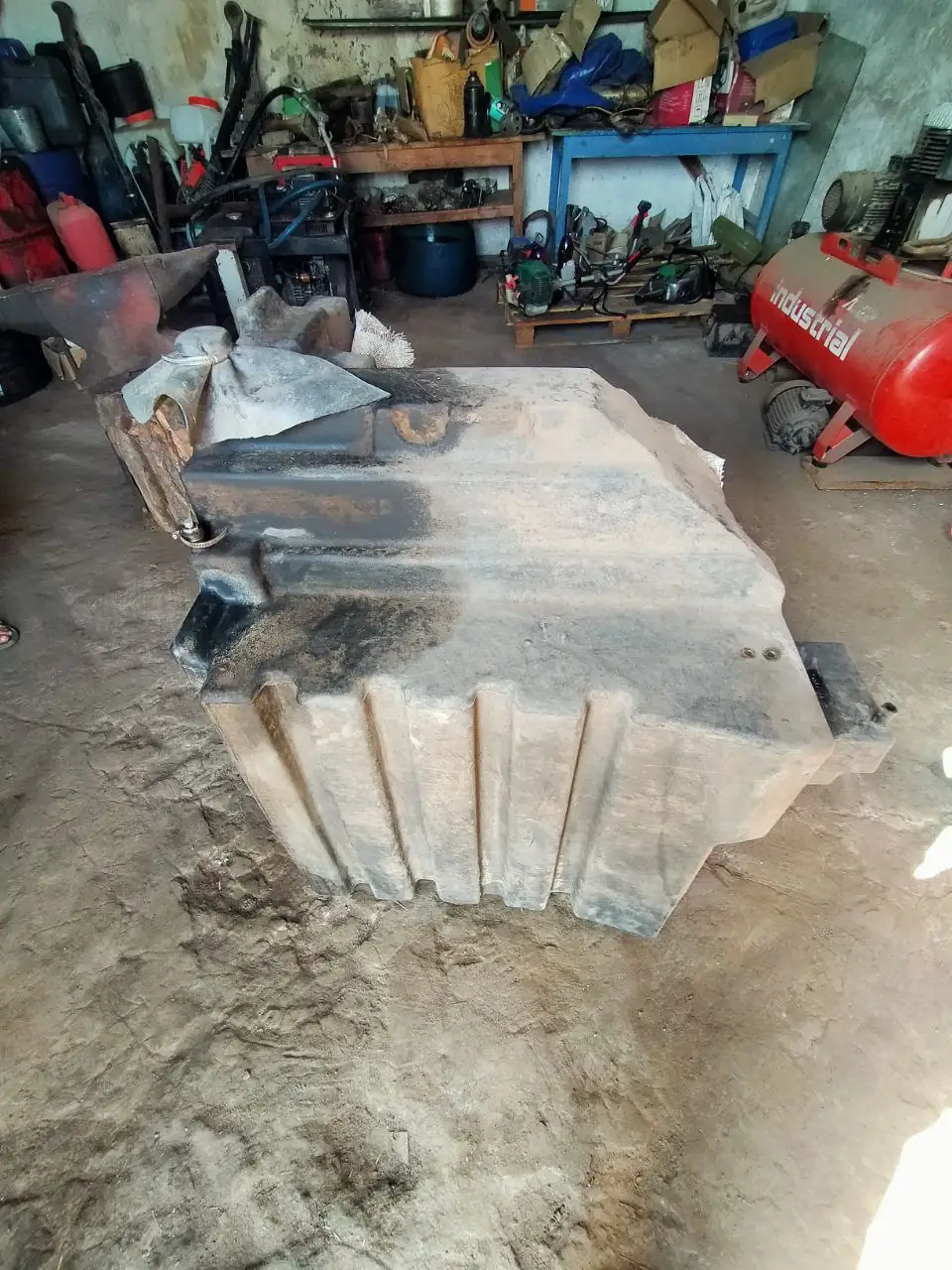 Foto 10 der Reparatur — Kraftstofftank-Reparatur Case 340 (2)