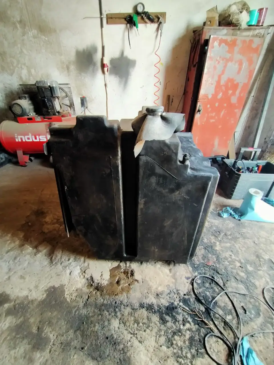 Foto 4 der Reparatur — Kraftstofftank-Reparatur Case 340 (2)