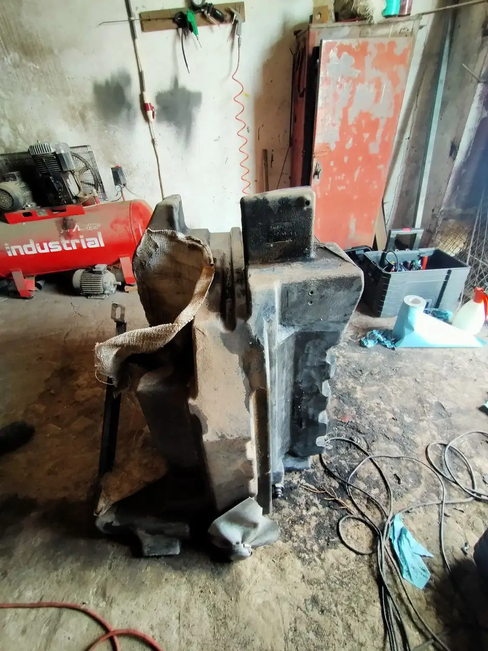 Foto 3 der Reparatur — Kraftstofftank-Reparatur Case 340 (2)