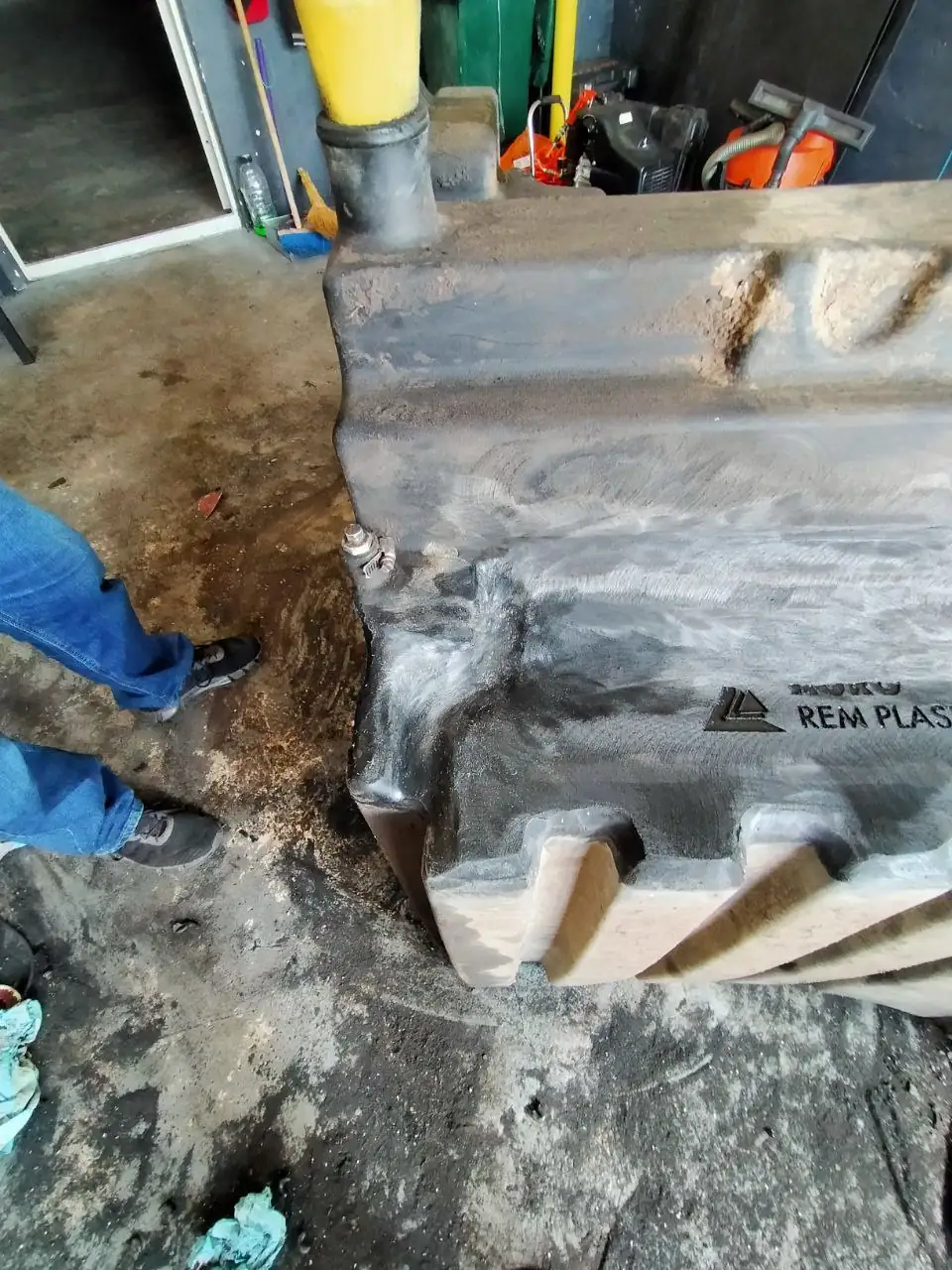 Foto 8 der Reparatur — Kraftstofftank-Reparatur Case 340