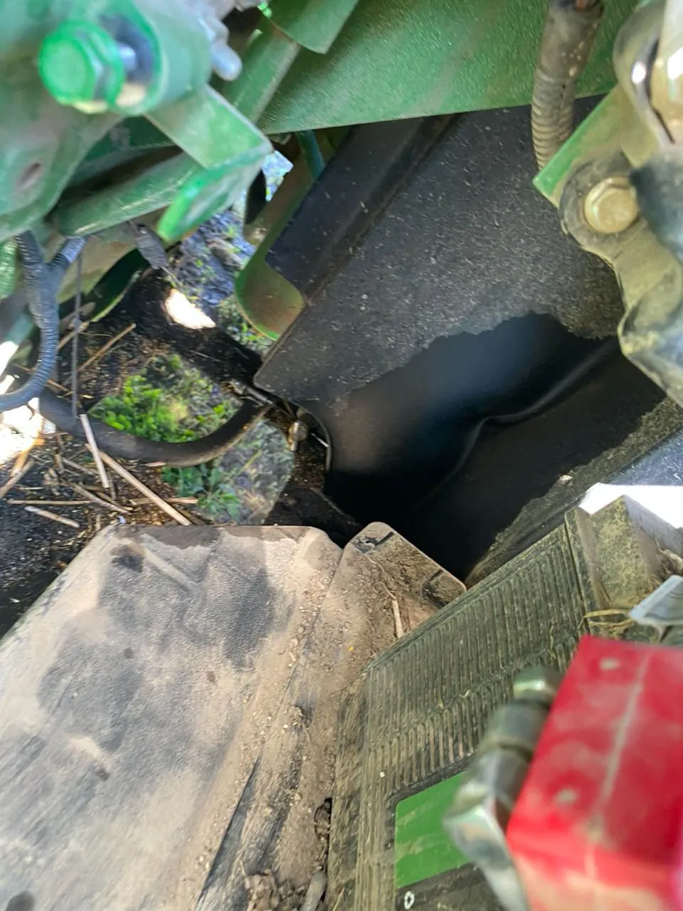 Foto 1 der Reparatur — Kraftstofftank-Reparatur John Deere 8R370