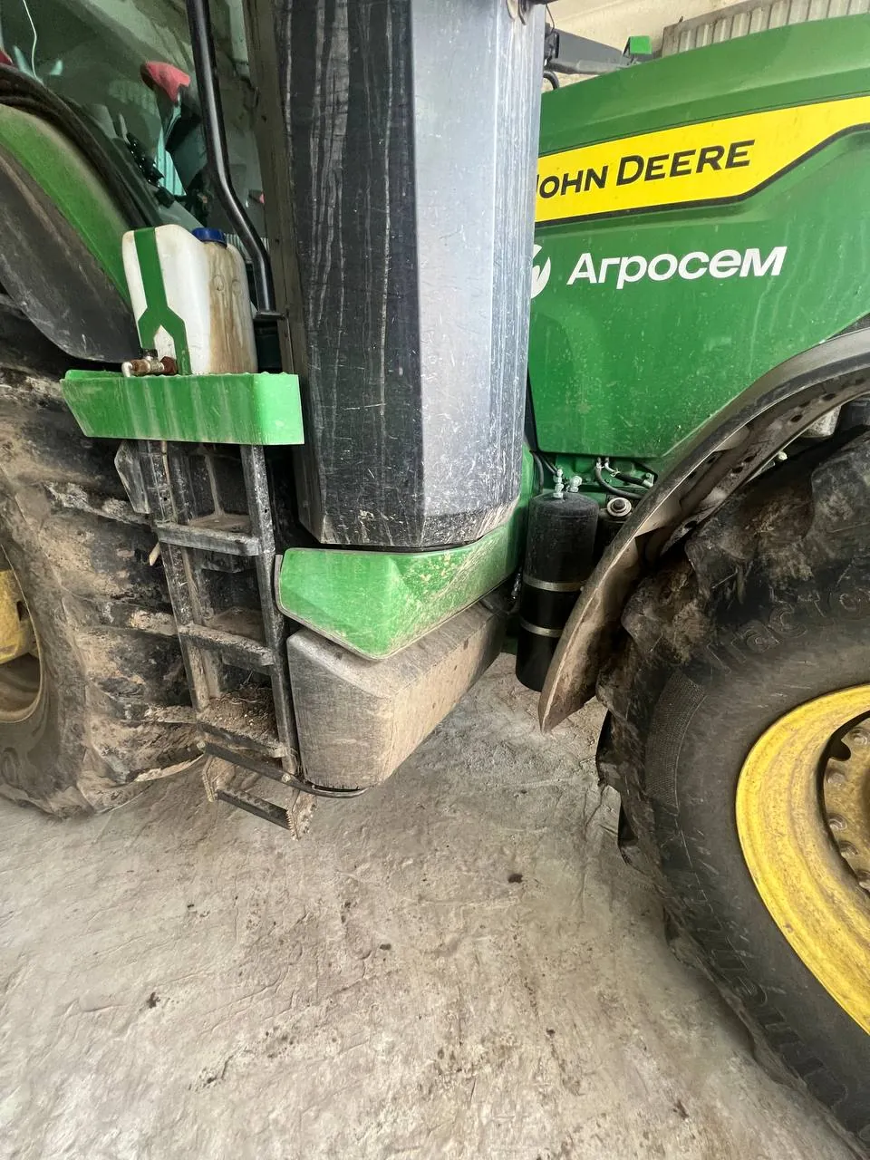 Foto 3 der Reparatur — Kraftstofftank-Reparatur John Deere 8R370