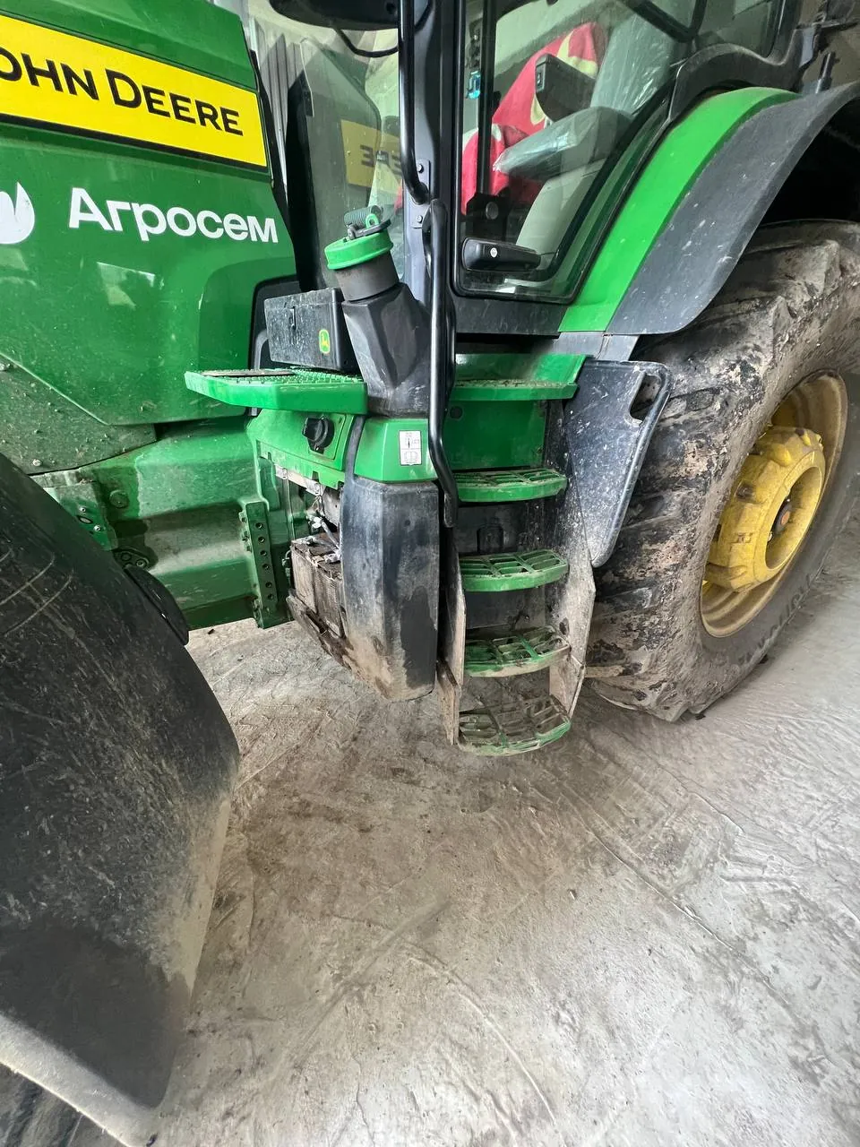 Foto 4 der Reparatur — Kraftstofftank-Reparatur John Deere 8R370