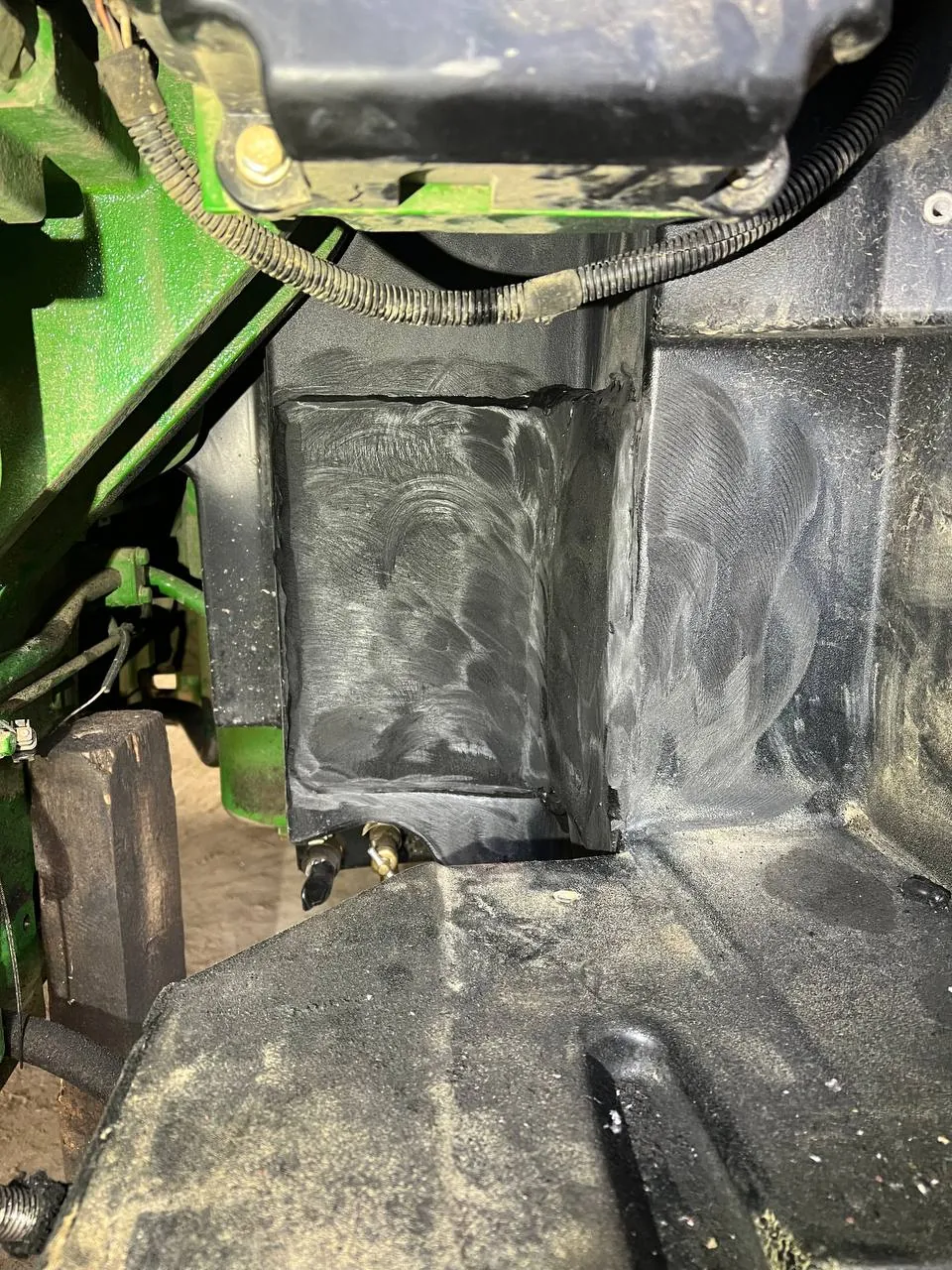 Foto 6 der Reparatur — Kraftstofftank-Reparatur John Deere 8R370