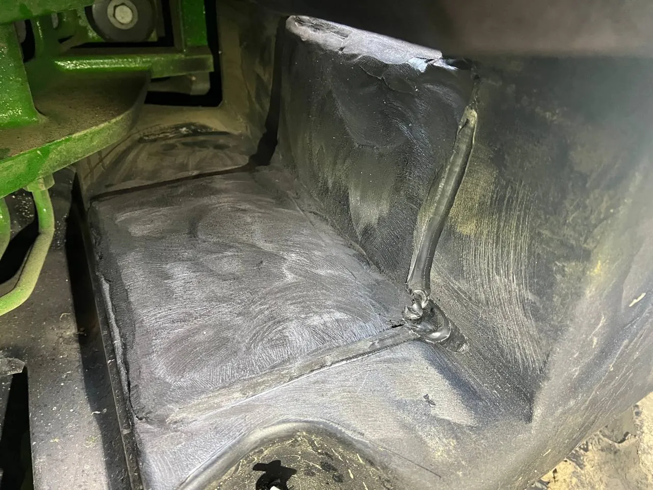 Foto 8 der Reparatur — Kraftstofftank-Reparatur John Deere 8R370