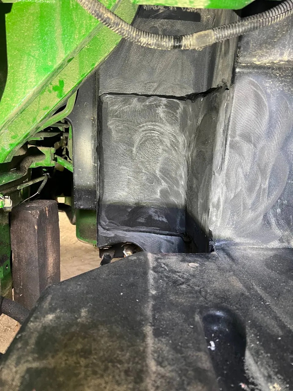Foto 11 der Reparatur — Kraftstofftank-Reparatur John Deere 8R370