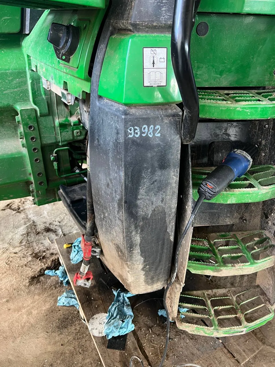 Foto 12 der Reparatur — Kraftstofftank-Reparatur John Deere 8R370