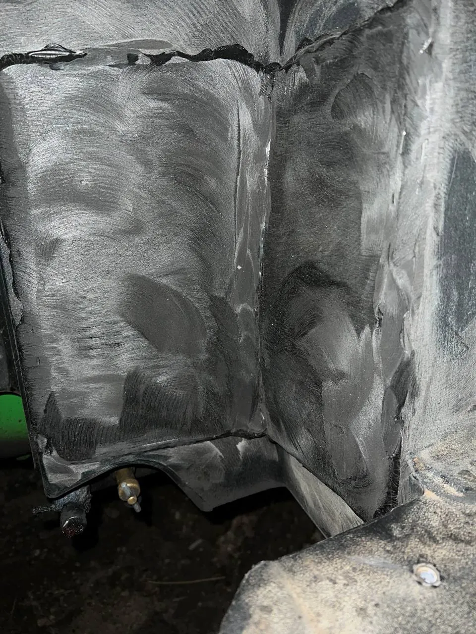 Foto 5 der Reparatur — Kraftstofftank-Reparatur John Deere 8R370 — Oktober 2023
