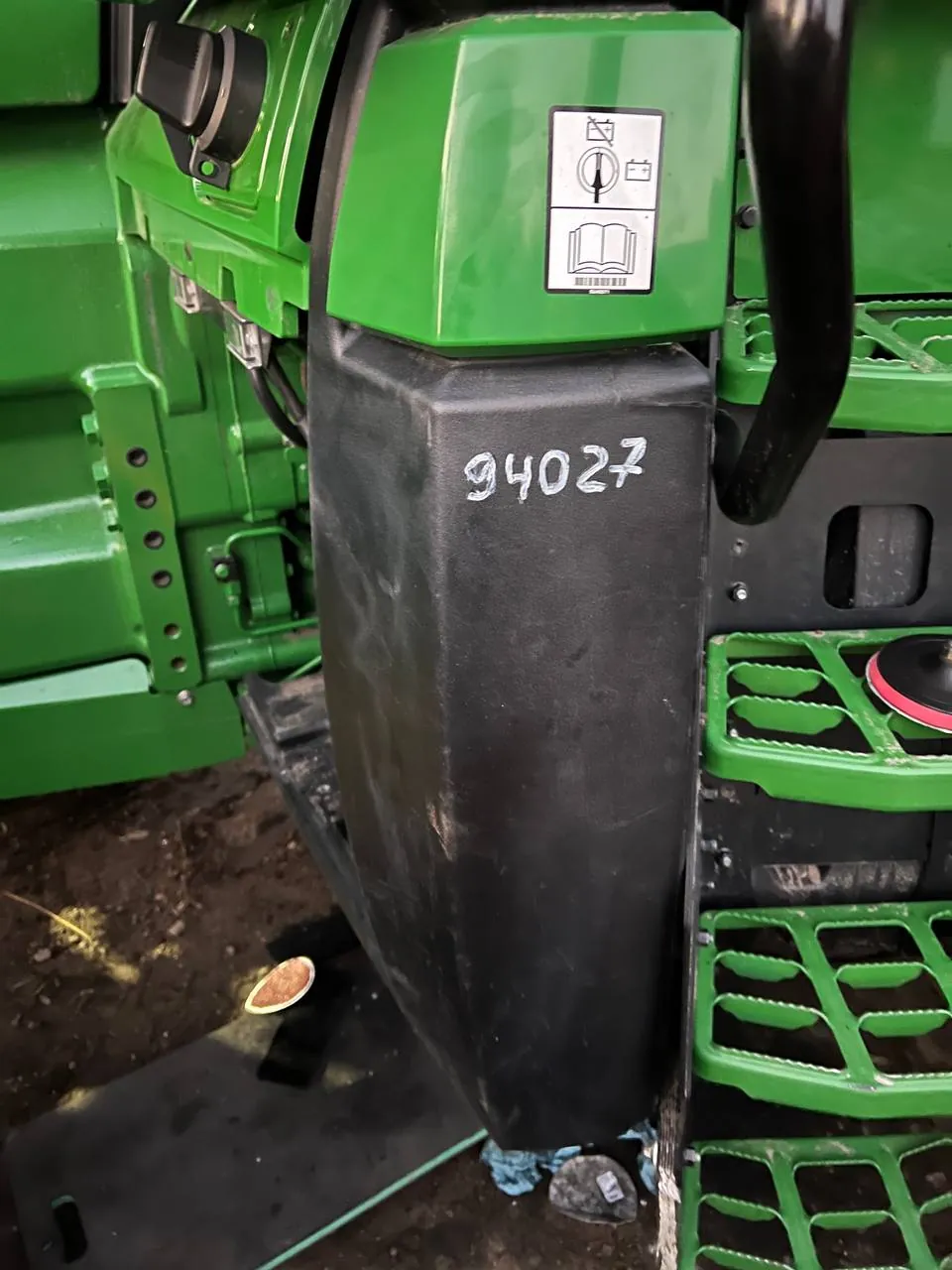 Foto 9 der Reparatur — Kraftstofftank-Reparatur John Deere 8R370 — Oktober 2023