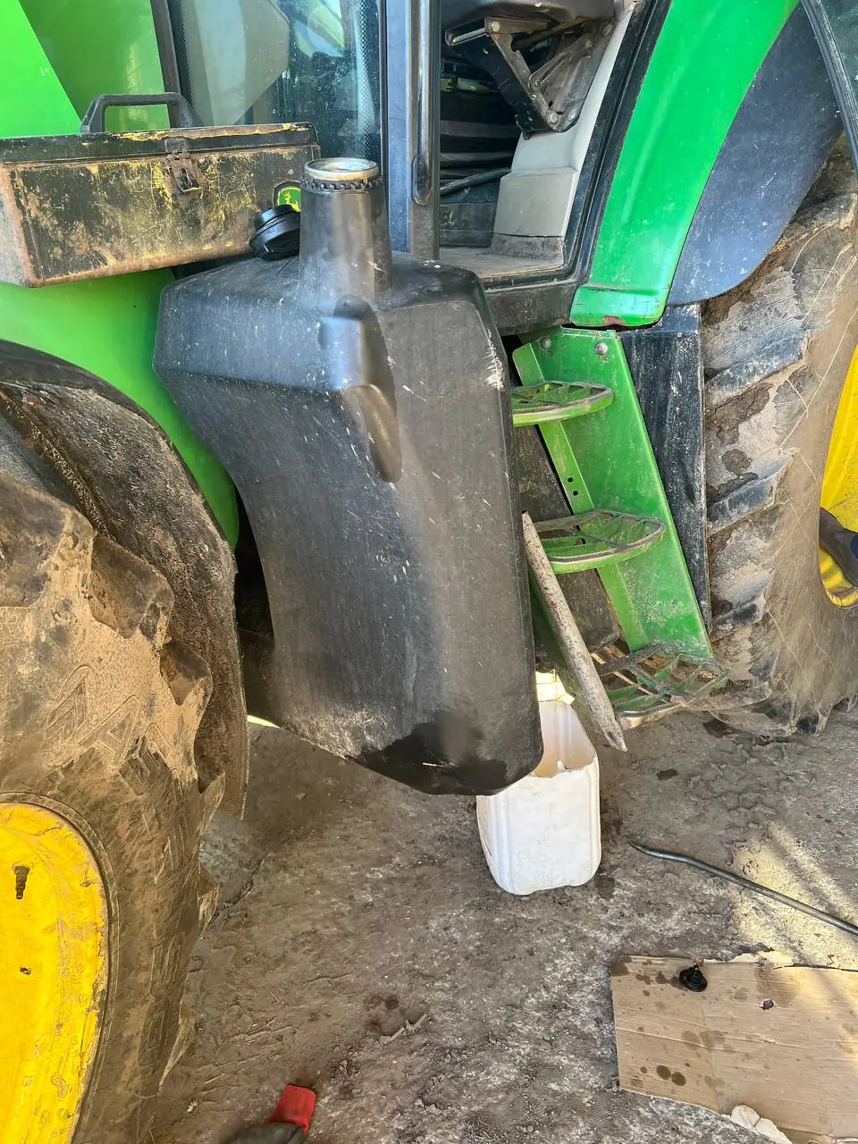 Foto 5 der Reparatur — Kraftstofftank-Reparatur John Deere 6920