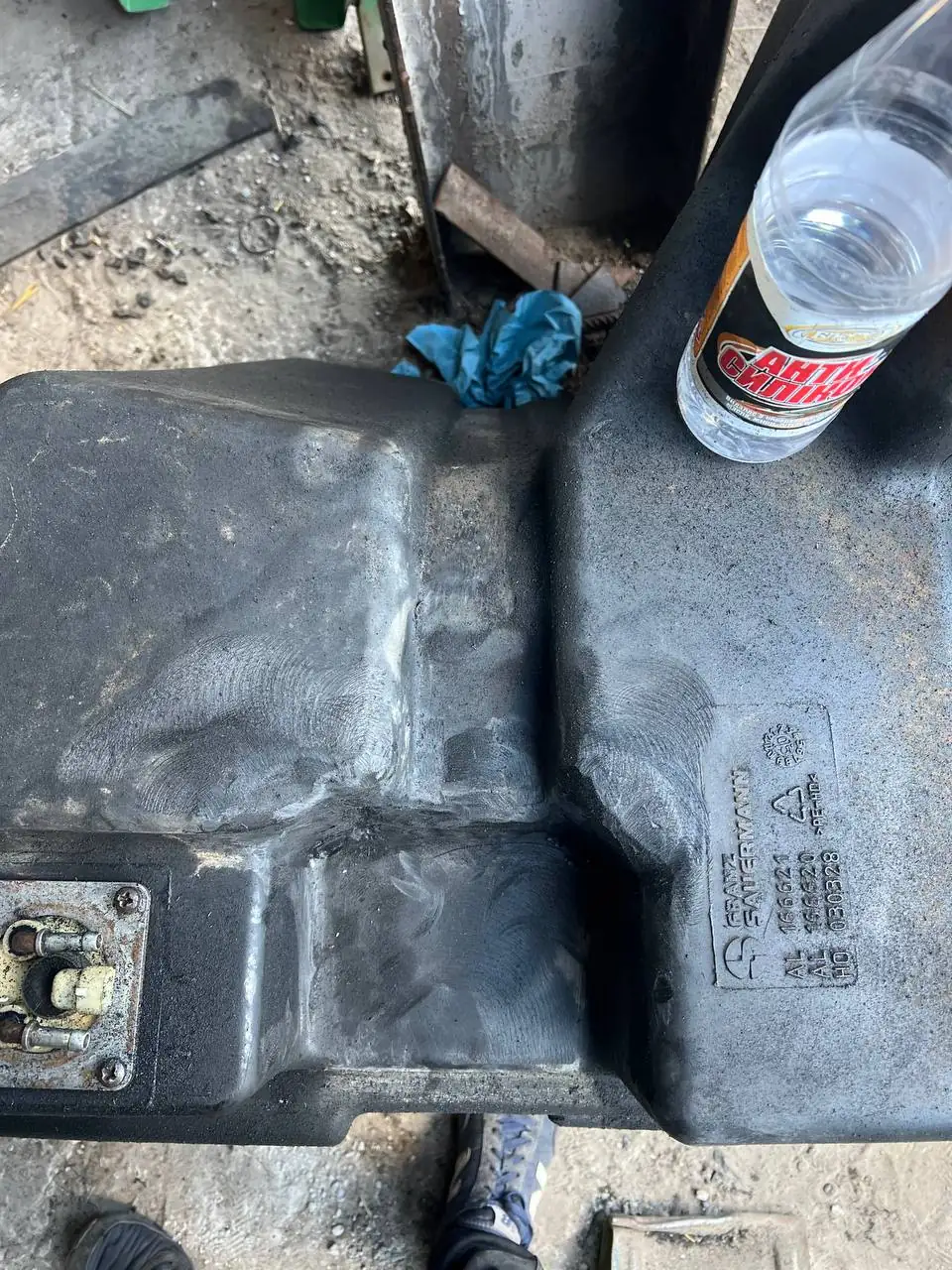 Foto 2 der Reparatur — Kraftstofftank-Reparatur John Deere 6920
