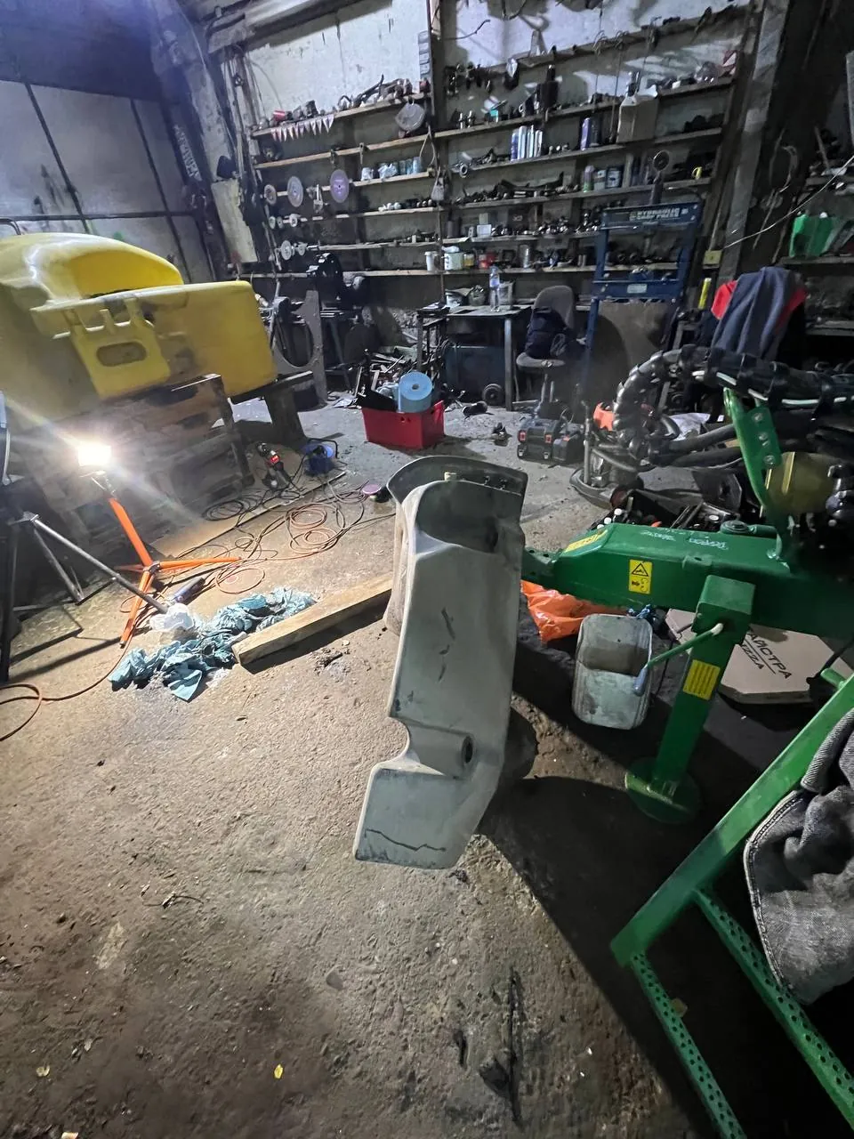 Foto 4 der Reparatur — Kraftstofftank-Reparatur am Traktor — November 2023