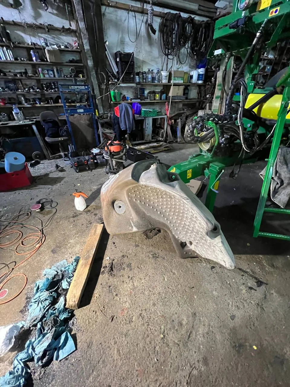 Foto 5 der Reparatur — Kraftstofftank-Reparatur am Traktor — November 2023