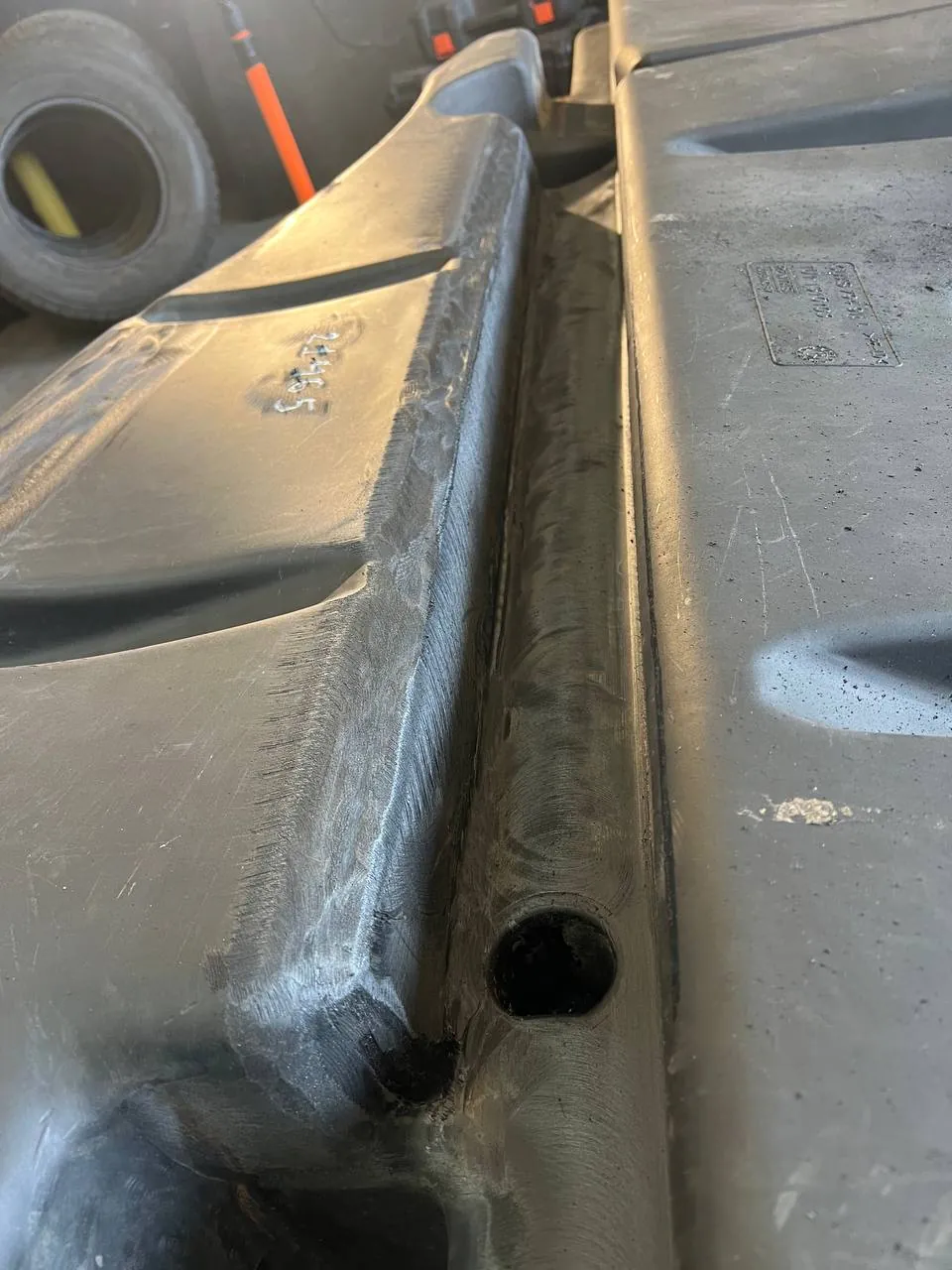 Foto 17 der Reparatur — Kraftstofftank-Reparatur Claas Lexion 760 — Risse an zwei Stellen