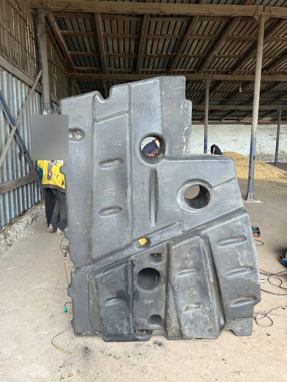 Foto 14 der Reparatur — Kraftstofftank-Reparatur Claas Lexion 600 — Oktober 2023
