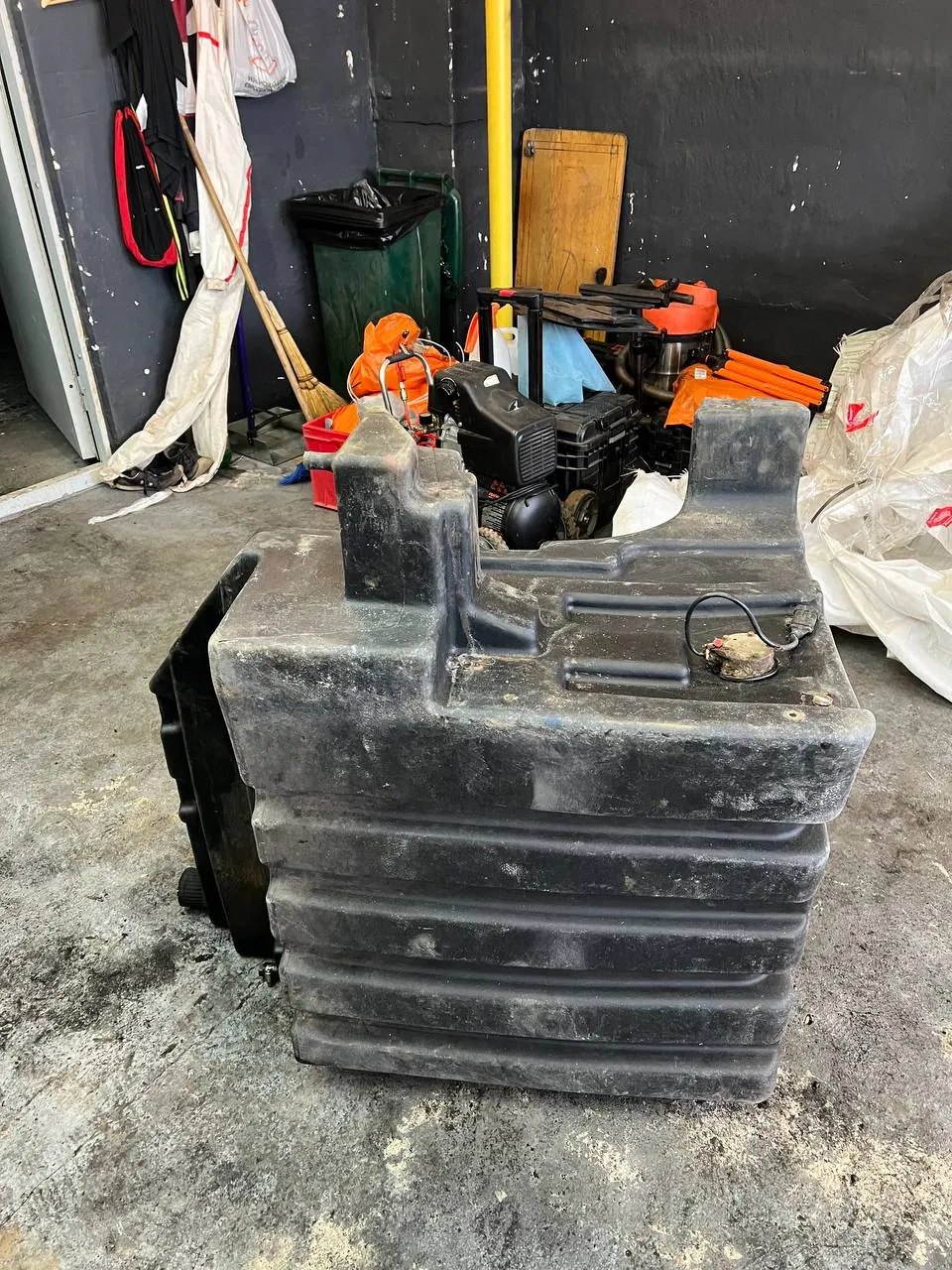 Foto 3 der Reparatur — Kraftstofftank-Reparatur New Holland T 8.390