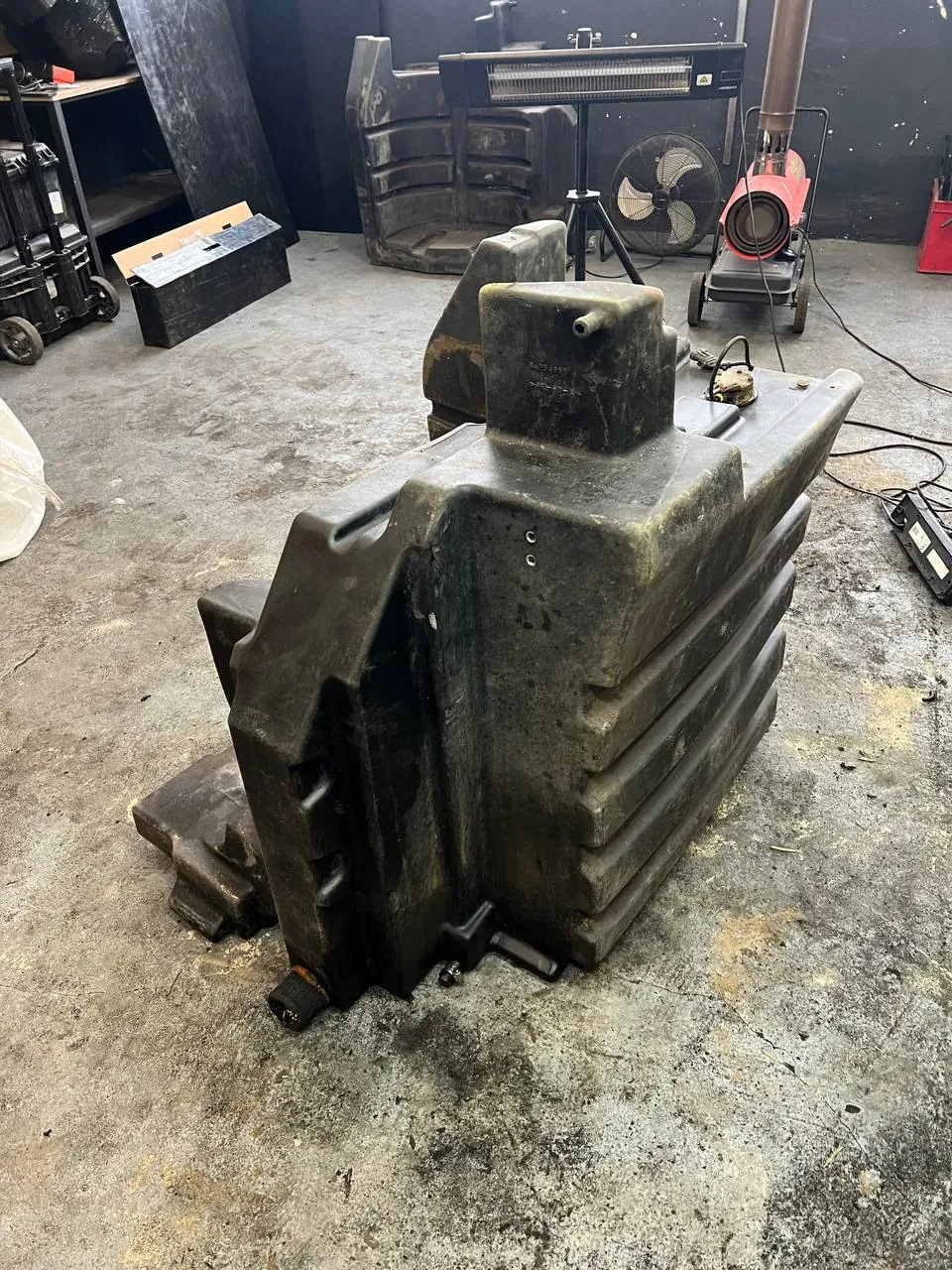Foto 4 der Reparatur — Kraftstofftank-Reparatur New Holland T 8.390