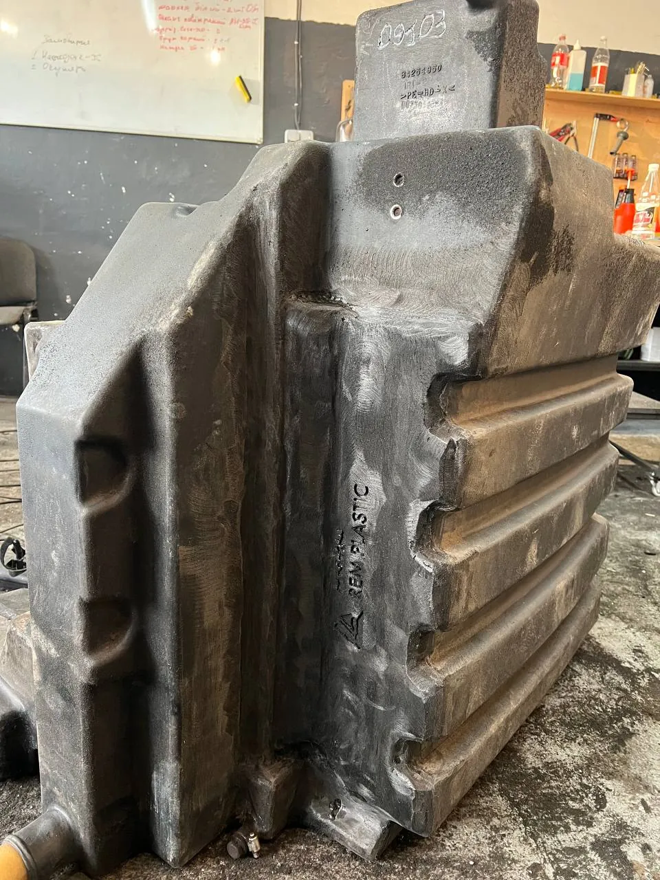 Foto 10 der Reparatur — Kraftstofftank-Reparatur New Holland T 8.390