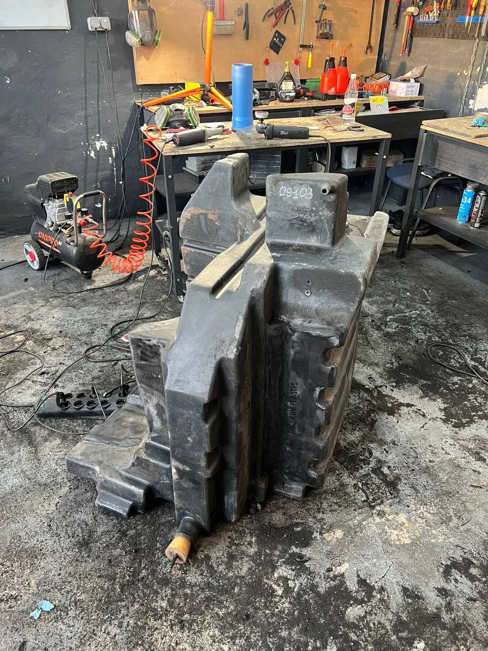 Foto 11 der Reparatur — Kraftstofftank-Reparatur New Holland T 8.390