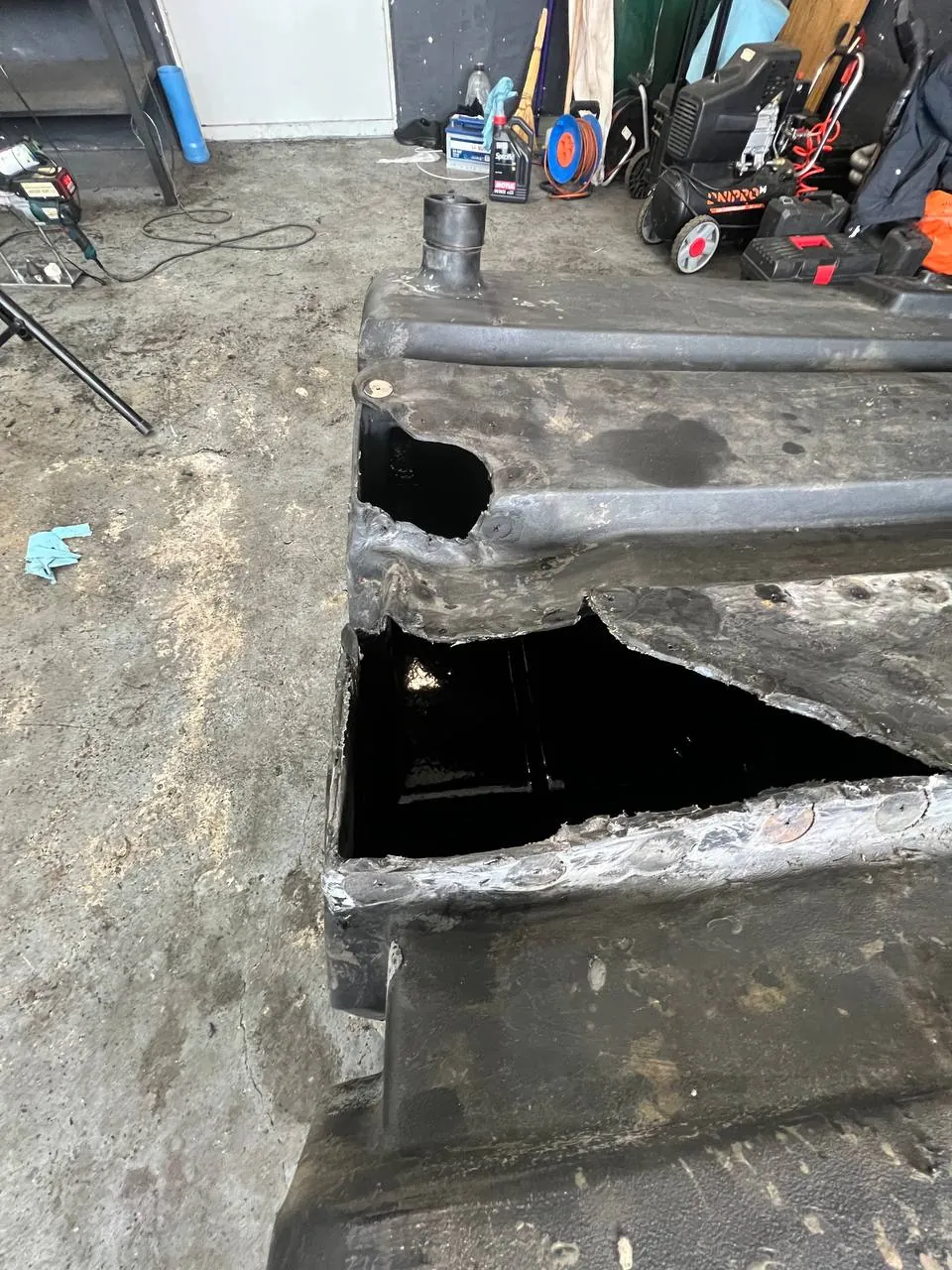 Foto 4 der Reparatur — Kraftstofftank-Reparatur John Deere — Dezember 2023