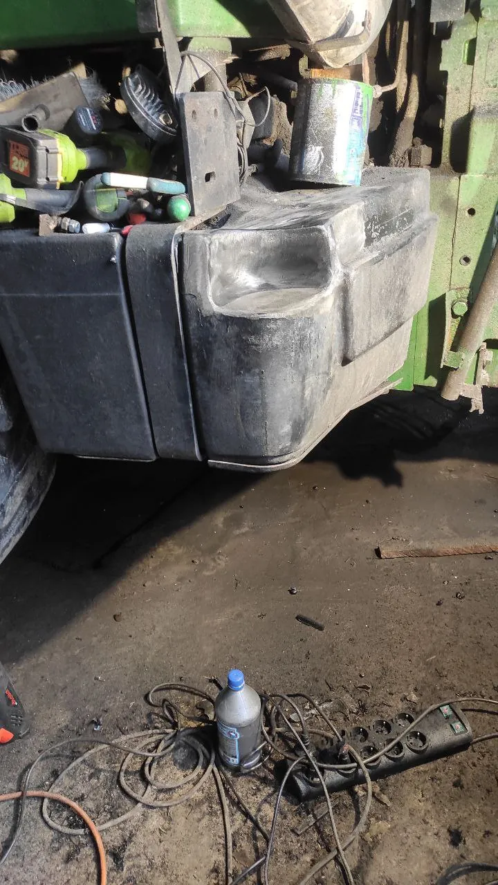 Foto 4 der Reparatur — Kraftstofftank-Reparatur John Deere 8400