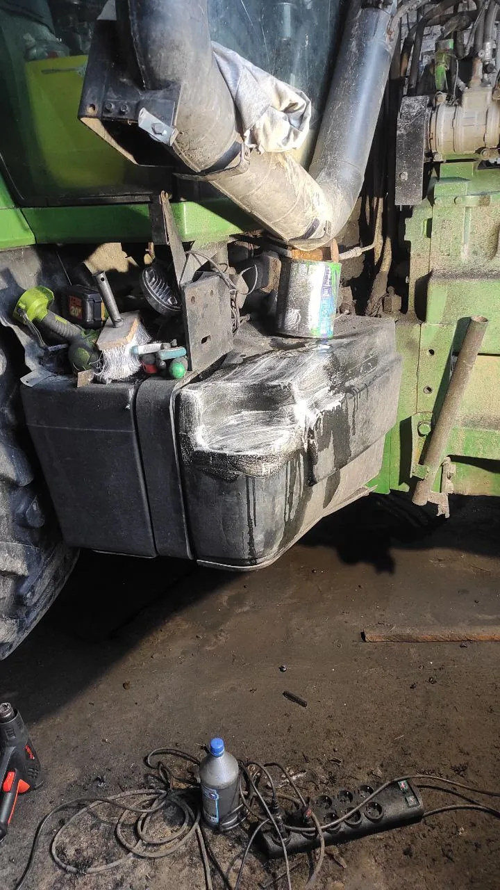 Foto 5 der Reparatur — Kraftstofftank-Reparatur John Deere 8400