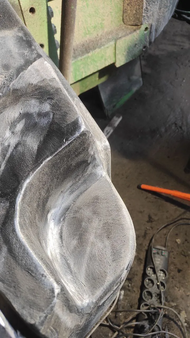Foto 7 der Reparatur — Kraftstofftank-Reparatur John Deere 8400