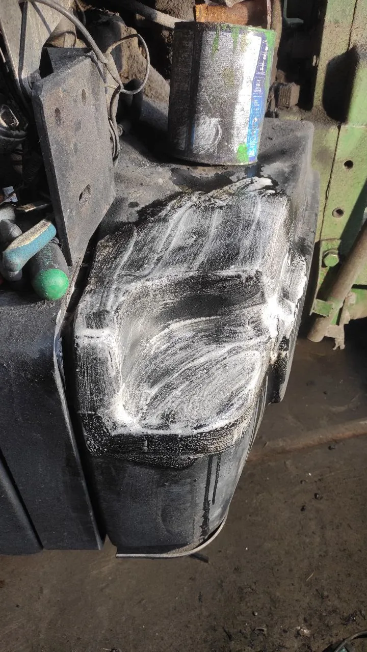 Foto 8 der Reparatur — Kraftstofftank-Reparatur John Deere 8400