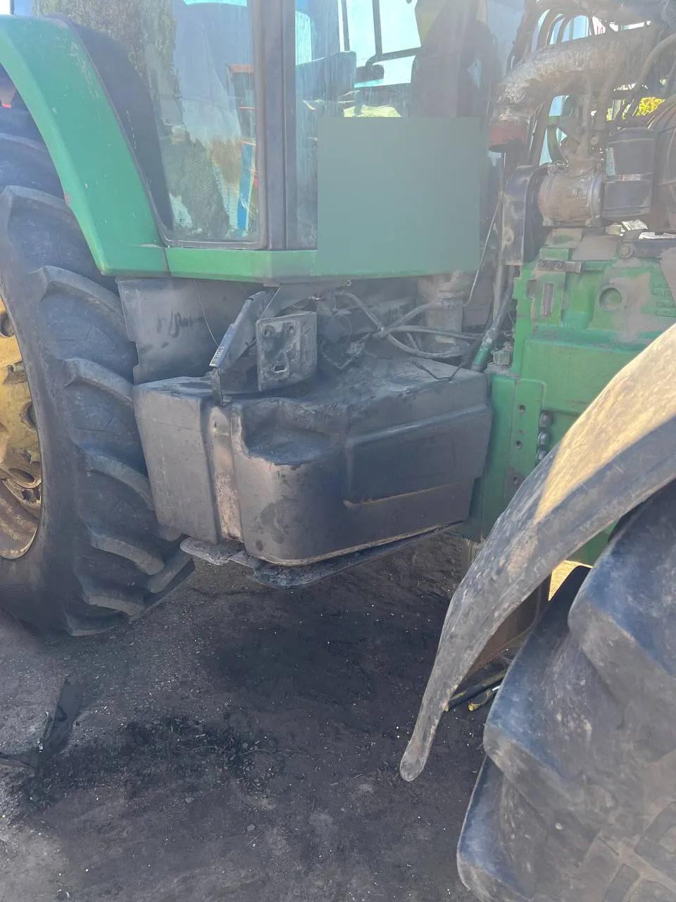 Foto 7 der Reparatur — Kraftstofftank-Reparatur John Deere 8400 — Unter dem Auspuffrohr durchgebrannt