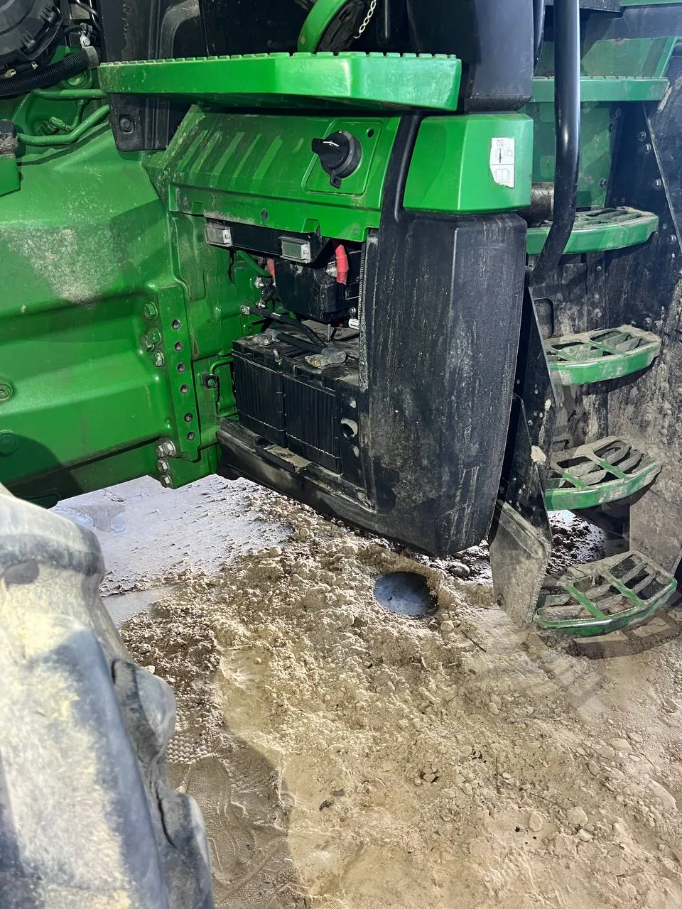 Foto 1 der Reparatur — Kraftstofftank-Reparatur John Deere 8R 340
