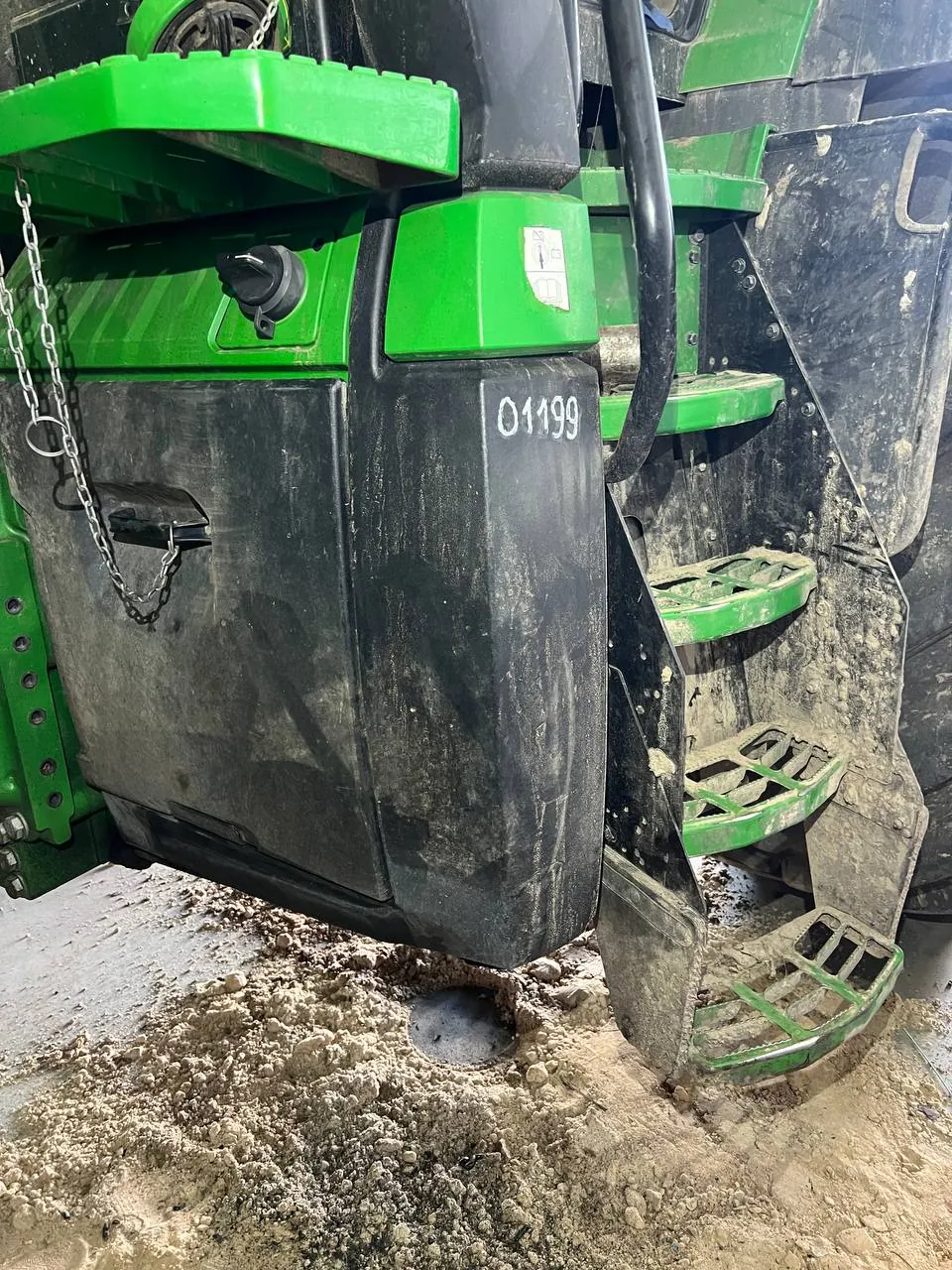 Foto 7 der Reparatur — Kraftstofftank-Reparatur John Deere 8R 340