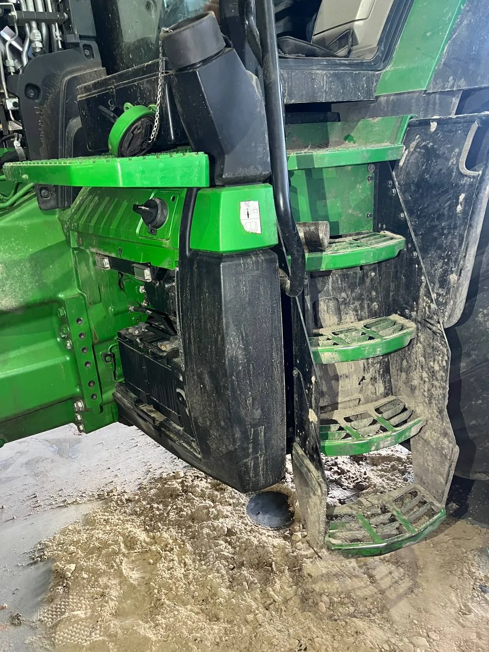 Foto 9 der Reparatur — Kraftstofftank-Reparatur John Deere 8R 340