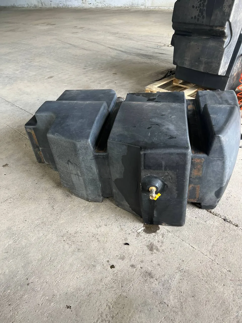 Foto 12 der Reparatur — Kraftstofftank-Reparatur New Holland CX6090 — Juli 2024