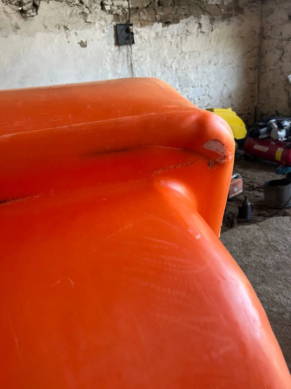 Foto 6 der Reparatur — Spritzentank-Reparatur — Riss an der Naht