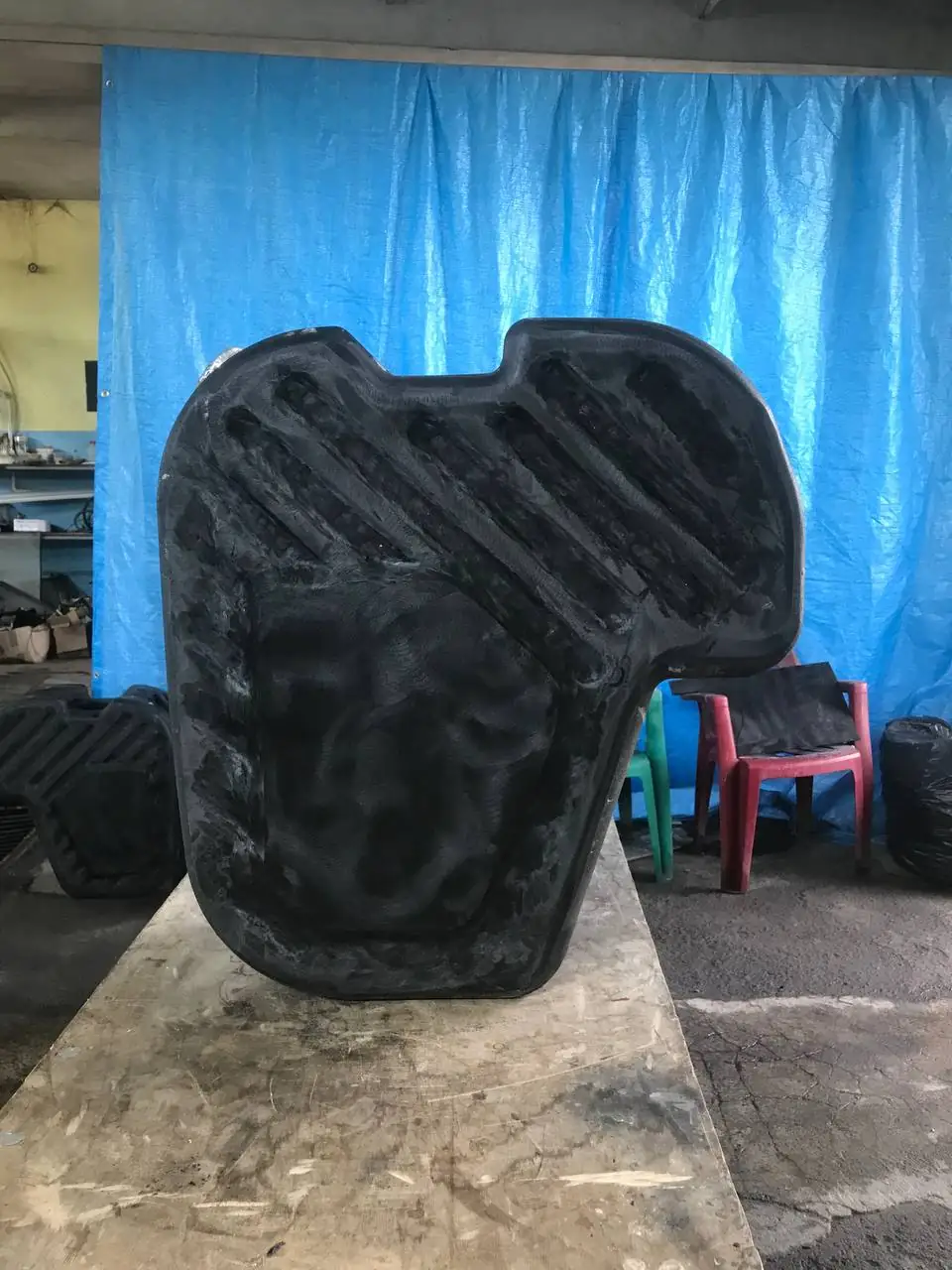 Foto 2 der Reparatur — Tank-Reparatur Scania AD Blue Evro 5 — Schaden an der typischen Stelle