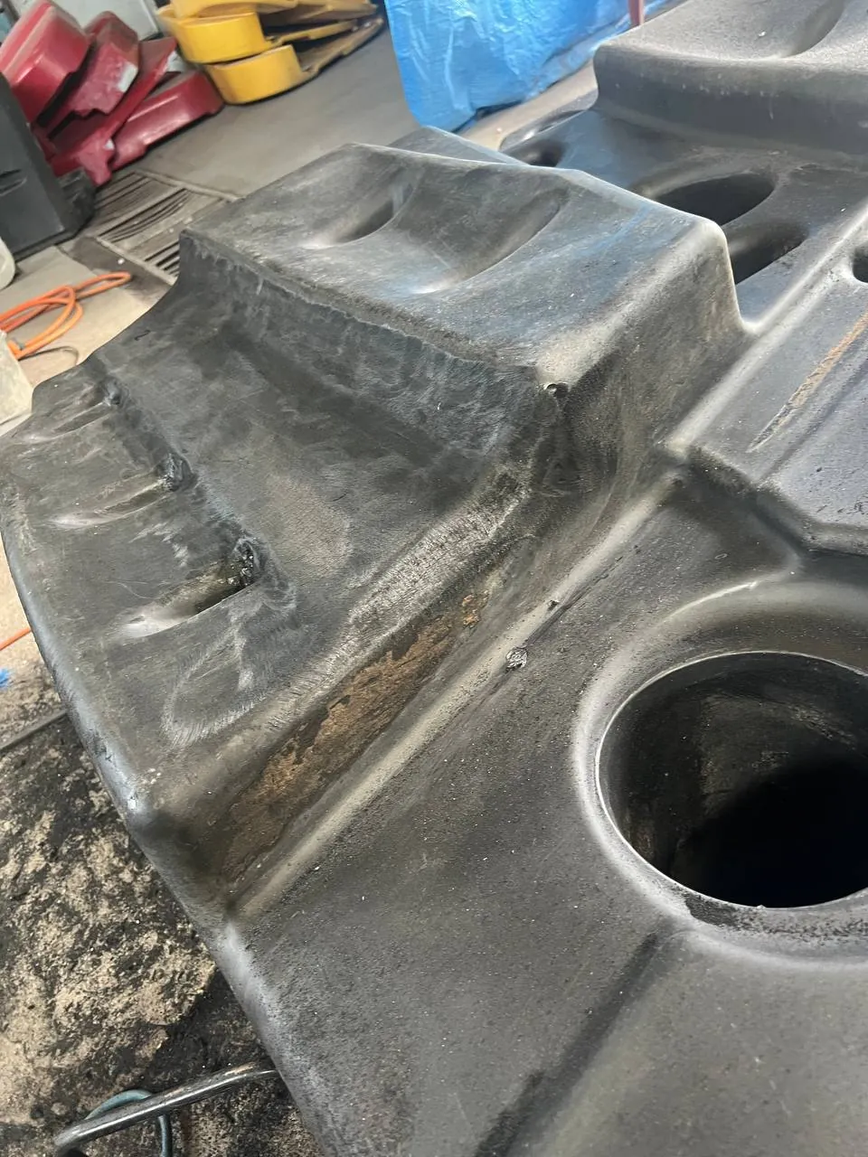 Foto 16 der Reparatur — Kraftstofftank-Reparatur Claas Lexion 550