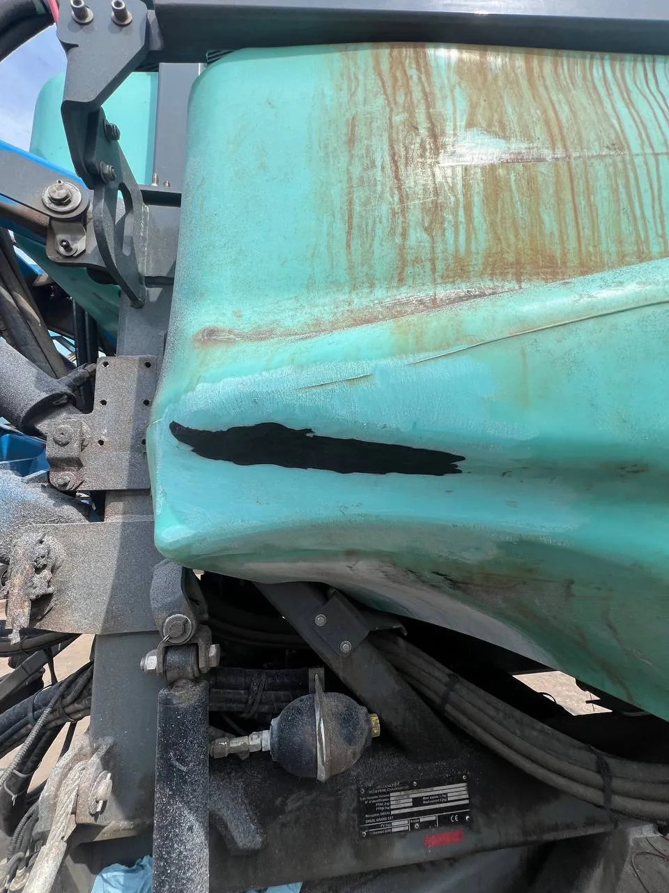 Foto 1 der Reparatur — Spritzentank-Reparatur Berthoud Raptor — Juli 2024