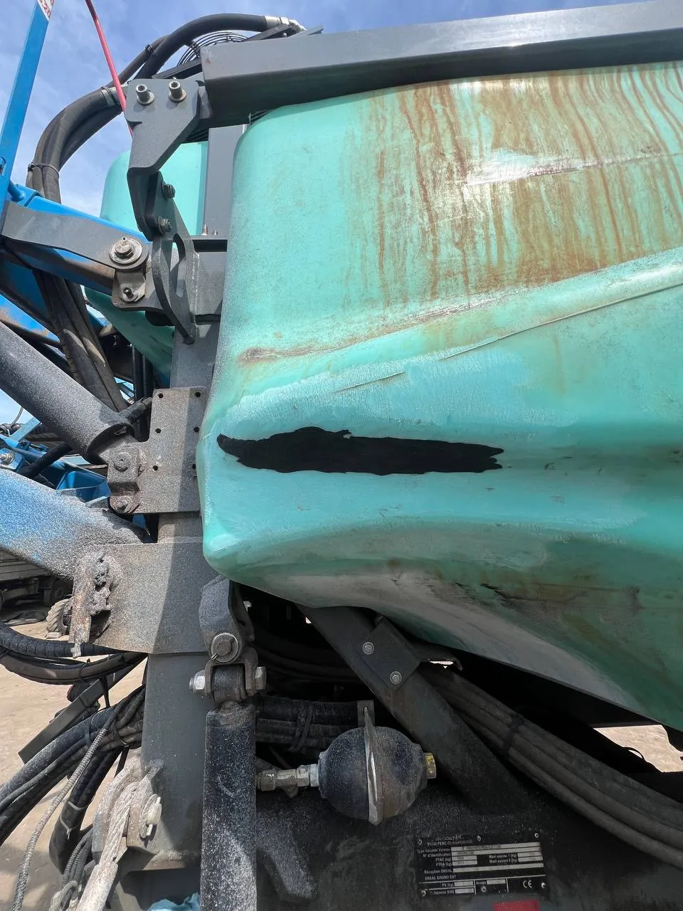 Foto 2 der Reparatur — Spritzentank-Reparatur Berthoud Raptor — Juli 2024