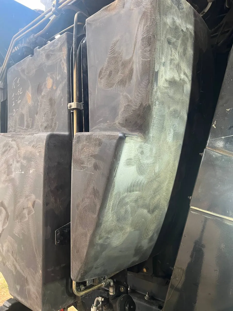 Foto 3 der Reparatur — Kraftstofftank-Reparatur New Holland CX6090 (2)