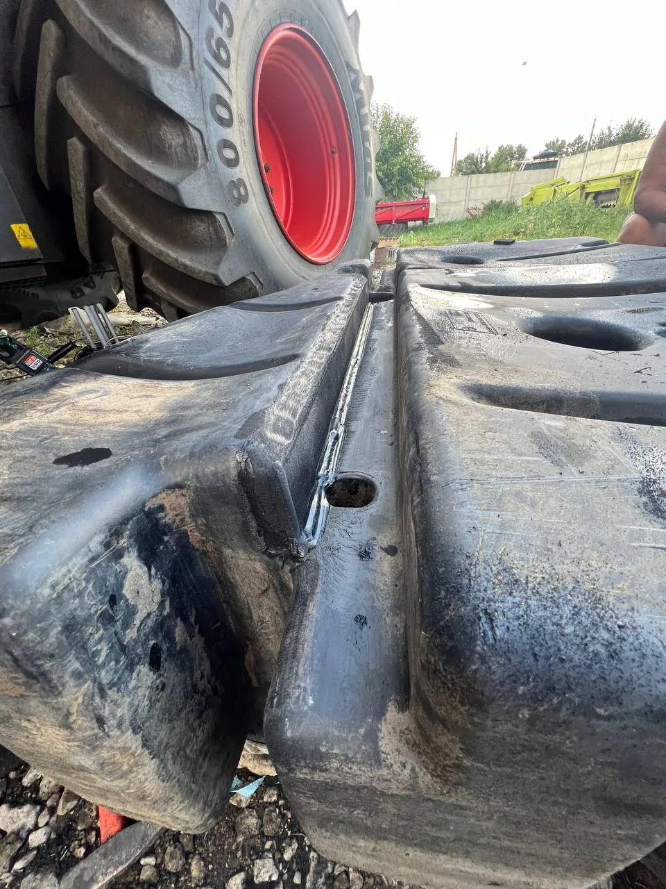 Foto 10 der Reparatur — Kraftstofftank-Reparatur Claas Lexion 570