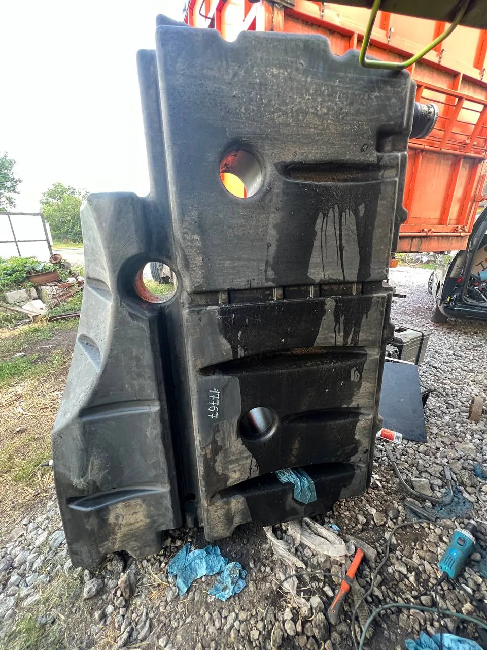 Foto 12 der Reparatur — Kraftstofftank-Reparatur Claas Lexion 570