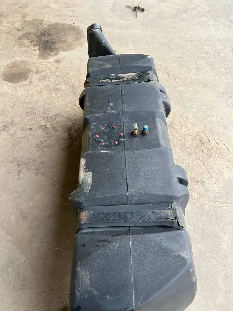 Foto 1 der Reparatur — Tank-Reparatur — Schaden an der Tankunterseite