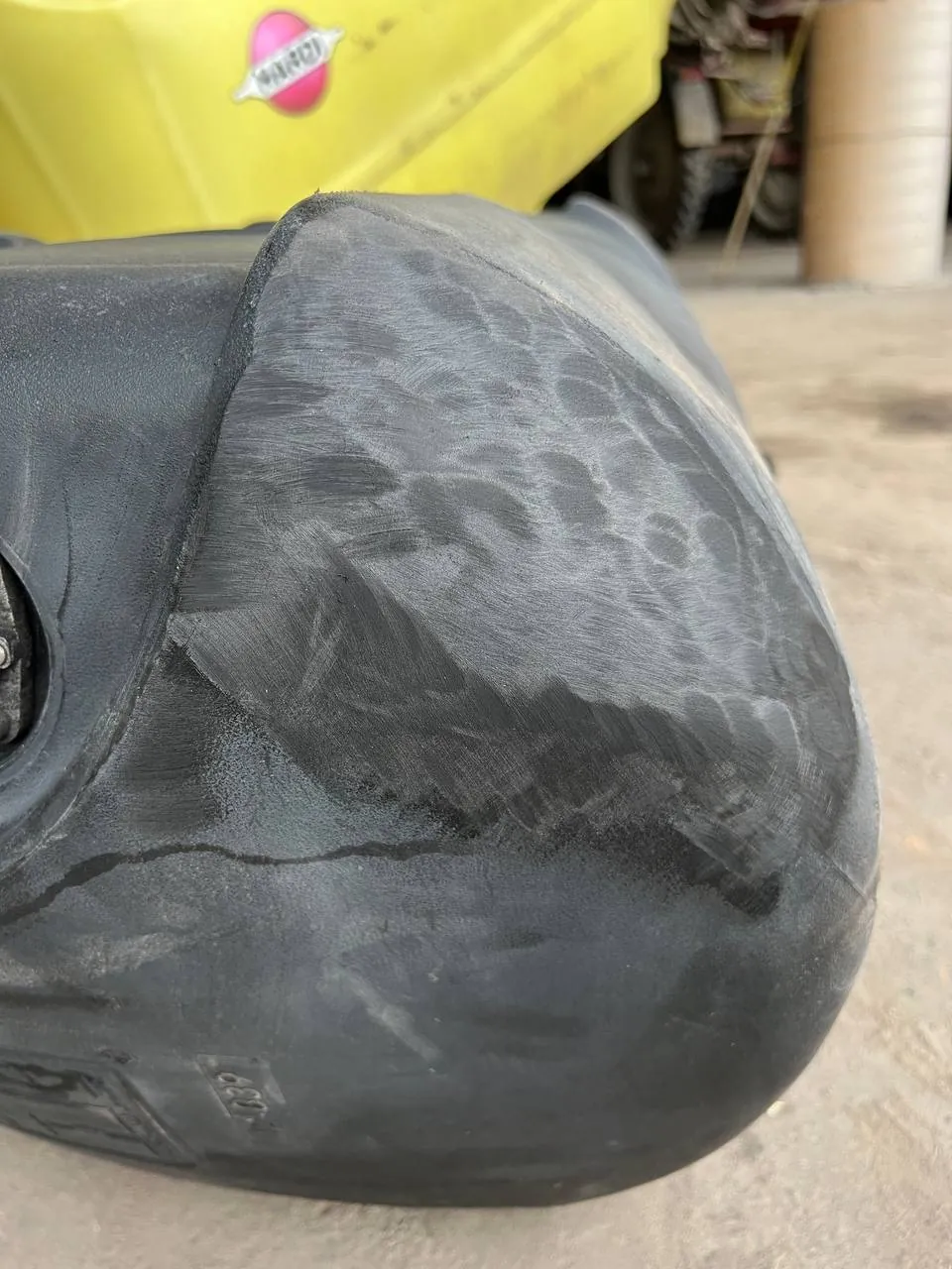 Foto 3 der Reparatur — Tank-Reparatur — Schaden an der Tankunterseite