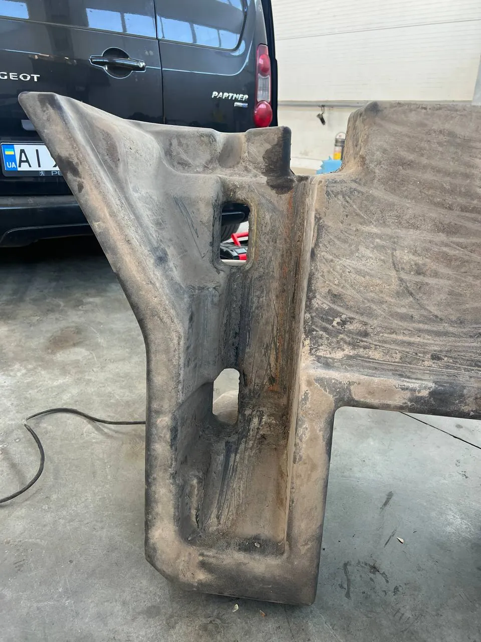 Foto 6 der Reparatur — Kraftstofftank-Reparatur JCB — Schaden an der Tankunterseite