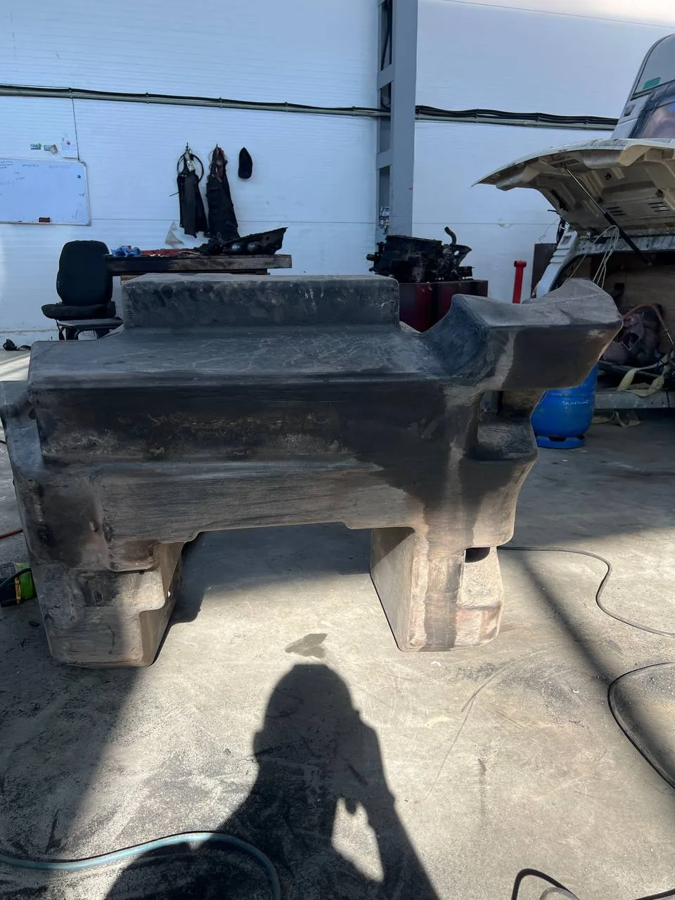 Foto 10 der Reparatur — Kraftstofftank-Reparatur JCB — Schaden an der Tankunterseite